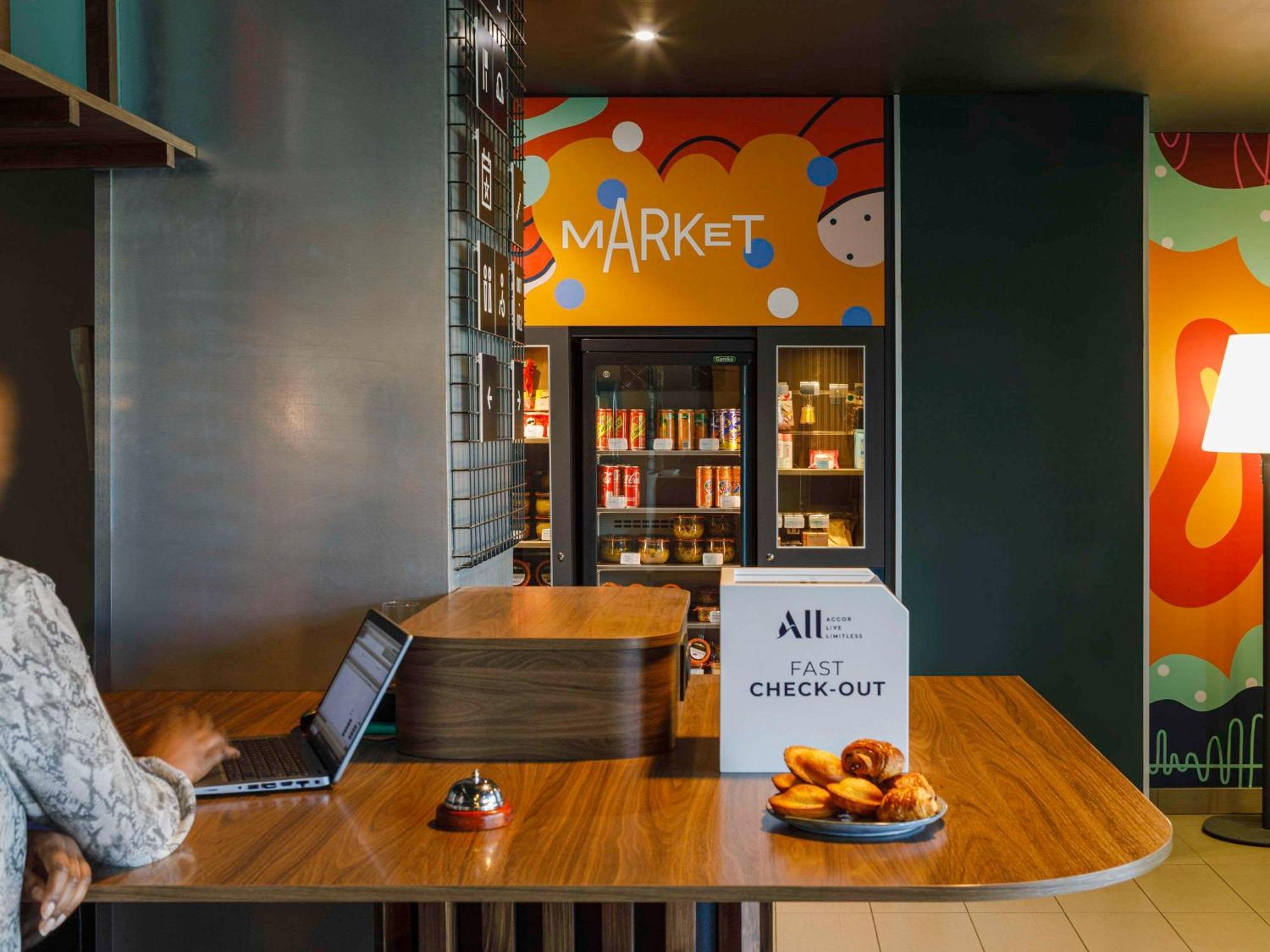 Ibis Lyon Est Meyzieu Hotel Kültér fotó