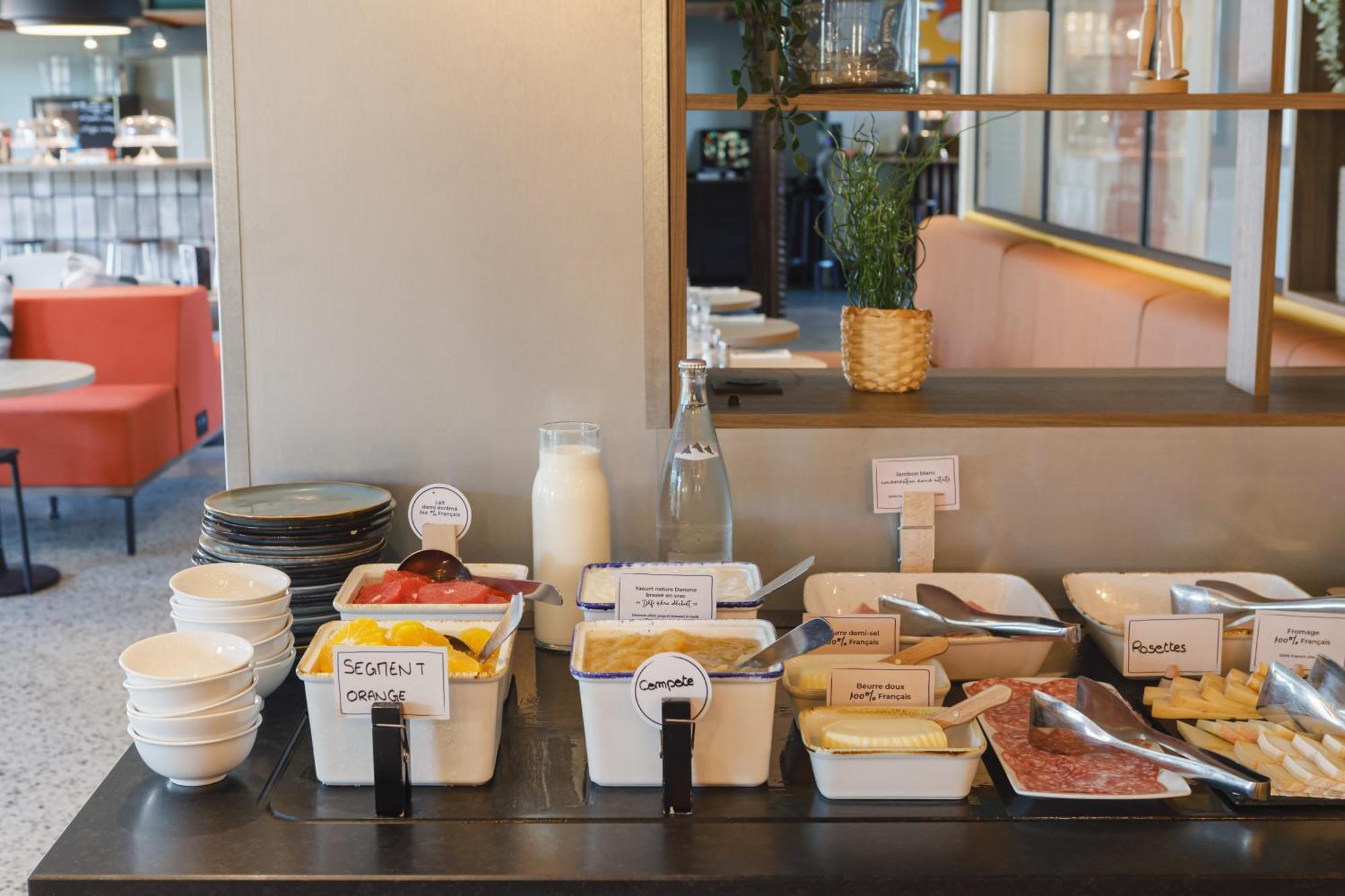 Ibis Lyon Est Meyzieu Hotel Kültér fotó
